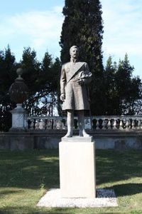 Памятник С.С.Абамелек-Лазареву.jpg